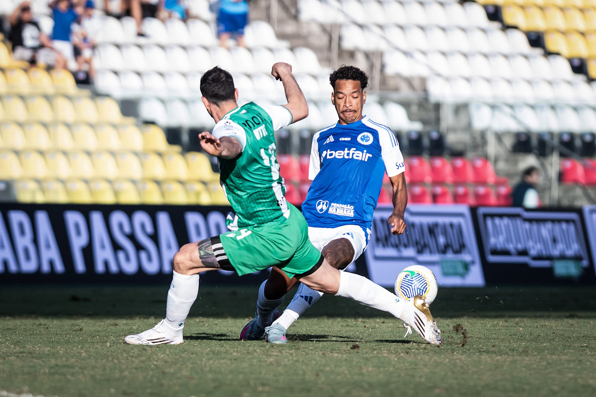 Matheus Pereira marcou o único gol da partida deste domingo (6/7)