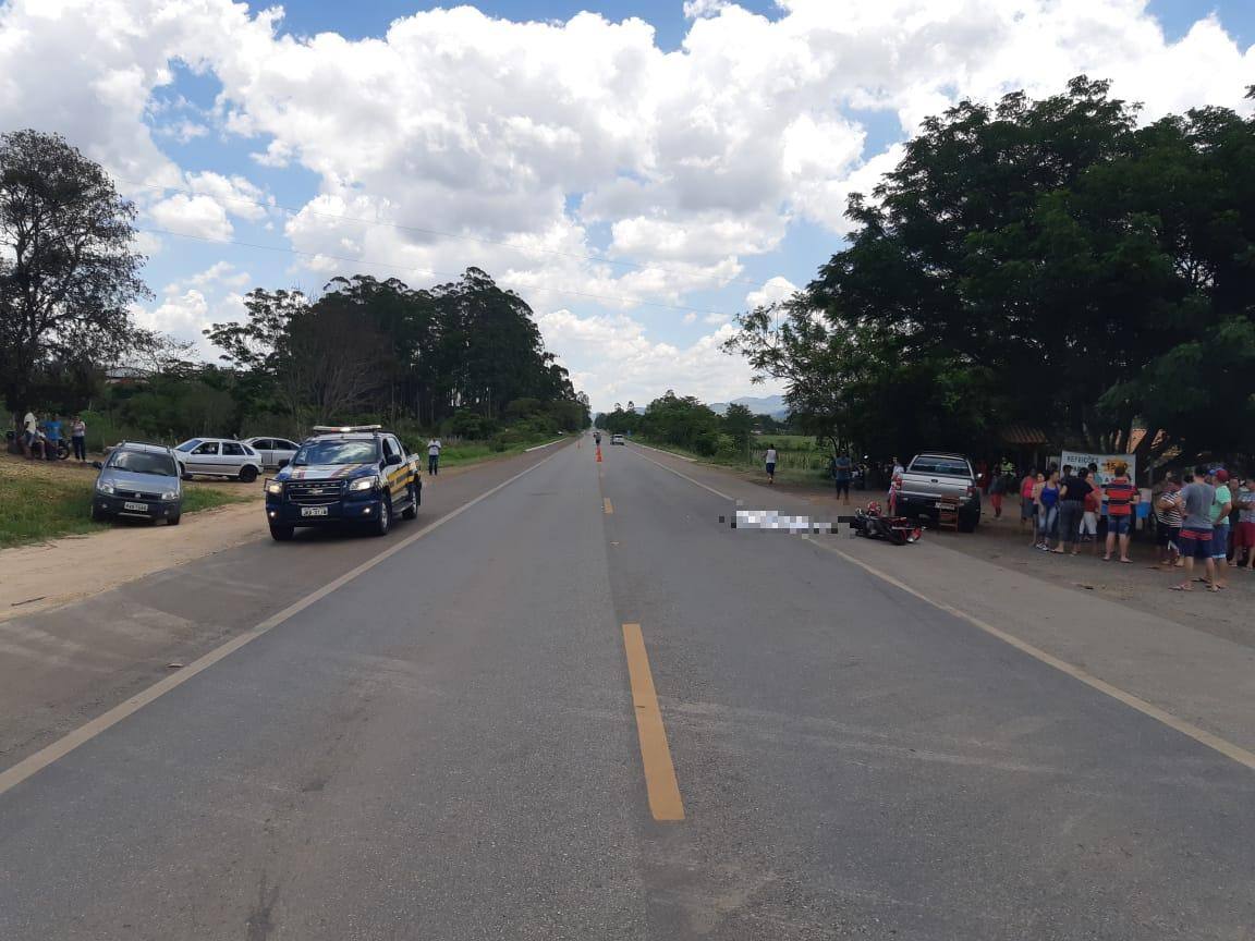 Acidente ocorreu após o condutor do veículo, de 57 anos, fazer uma conversão à esquerda na pista, no KM 81,1, na altura do município de Congonhal
