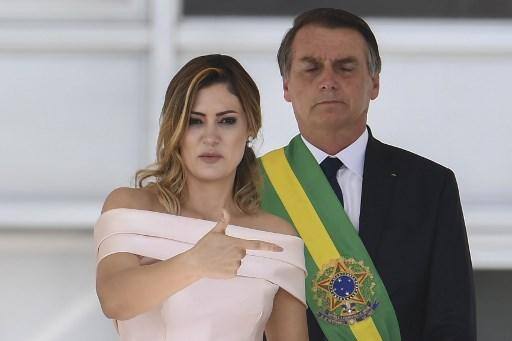 Michelle Bolsonaro fez discurso em linguagem de libras na posse presidencial