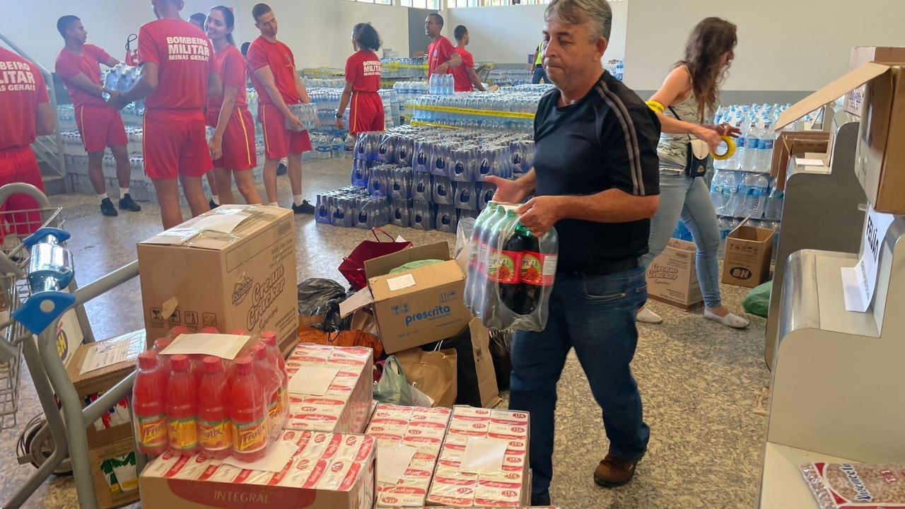 Fundação Salvar e voluntários organizam doações que serão enviadas para vítimas das chuvas no Rio Grande do Sul