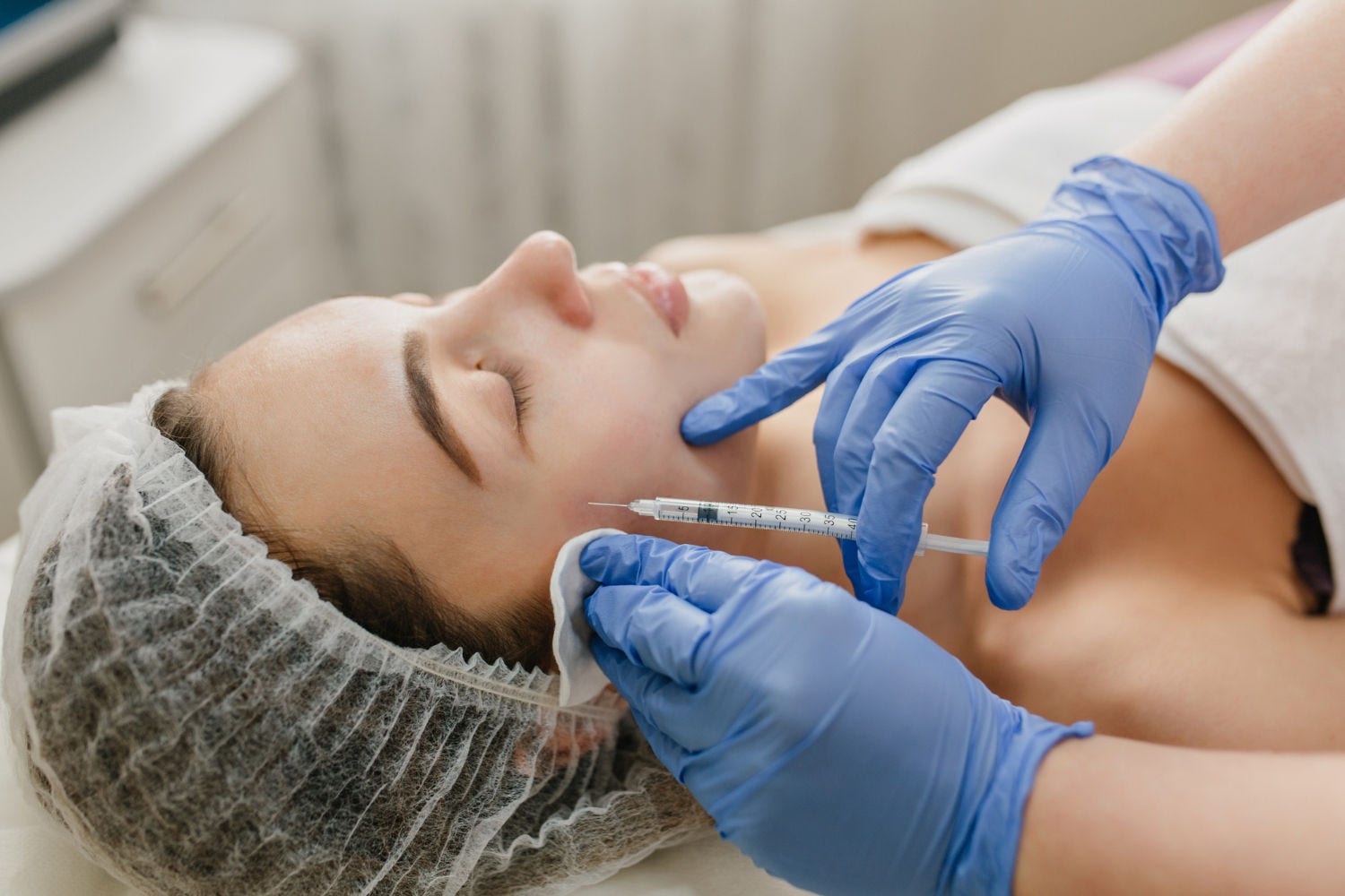 Botox falso está entre os produtos que a Anvisa determinou apreensão e proibição de venda