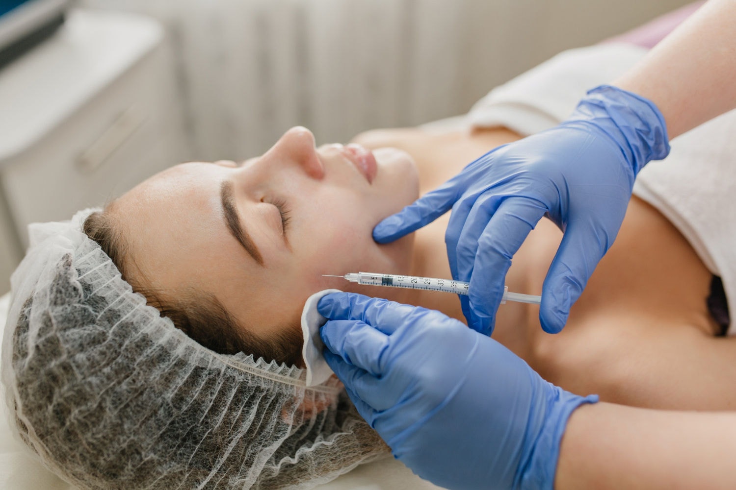 Botox falso está entre os produtos que a Anvisa determinou apreensão e proibição de venda