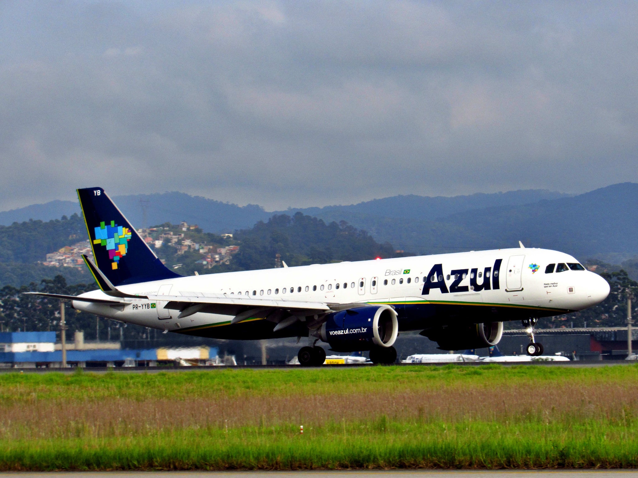 Azul celebra 16 anos no aeroporto de BH com crescimento de 25,6%