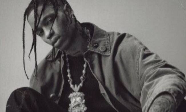 Mulher processa Travis Scott por aborto após tragédia no Astroworld