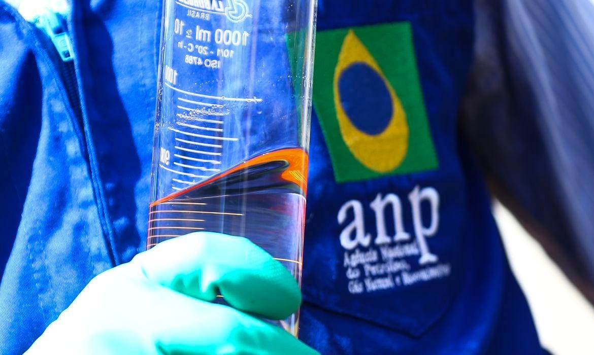 Técnicos da ANP analisaram combustíveis em 12 estados brasileiros