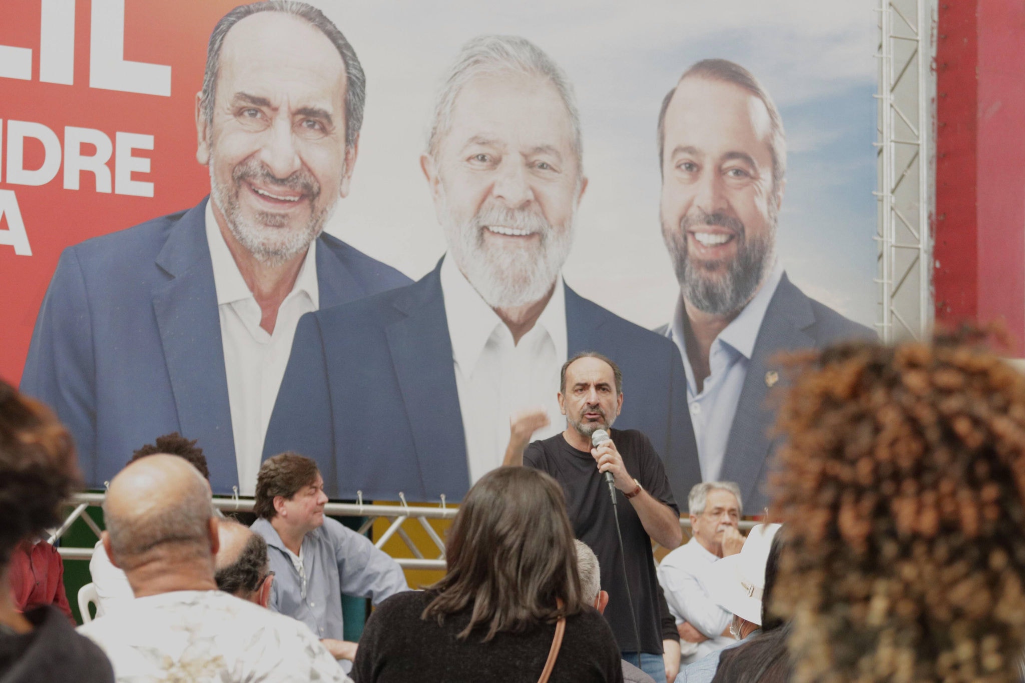 O candidato a governador, Alexandre Kalil (PSD), durante evento de campanha