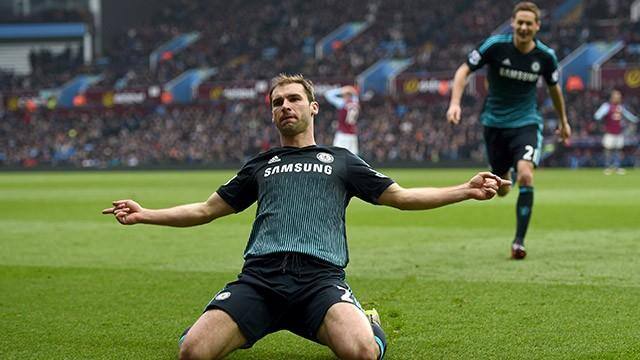 Eden Hazard abriu o placar para o Chelsea, num contra-ataque bem sucedido