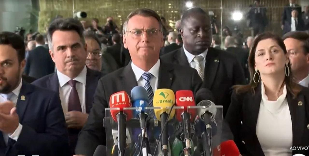 Na imagem, o presidente da República, Jair Bolsonaro (PL), durante pronunciamento oficial pós derrota nas urnas para Luiz Inácio Lula da Silva (PT)