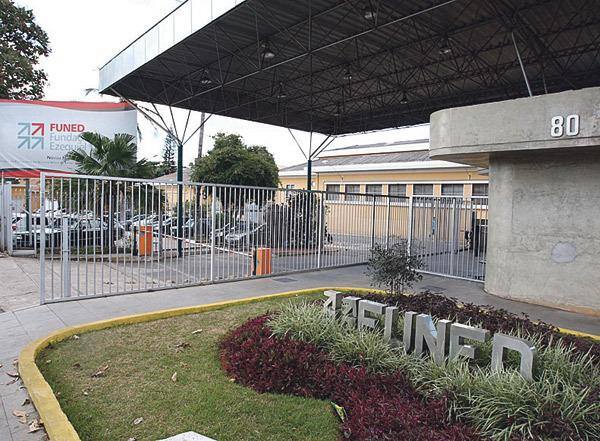 Na foto, fachada da Funed, que ainda mantém um contrato com a Blanver