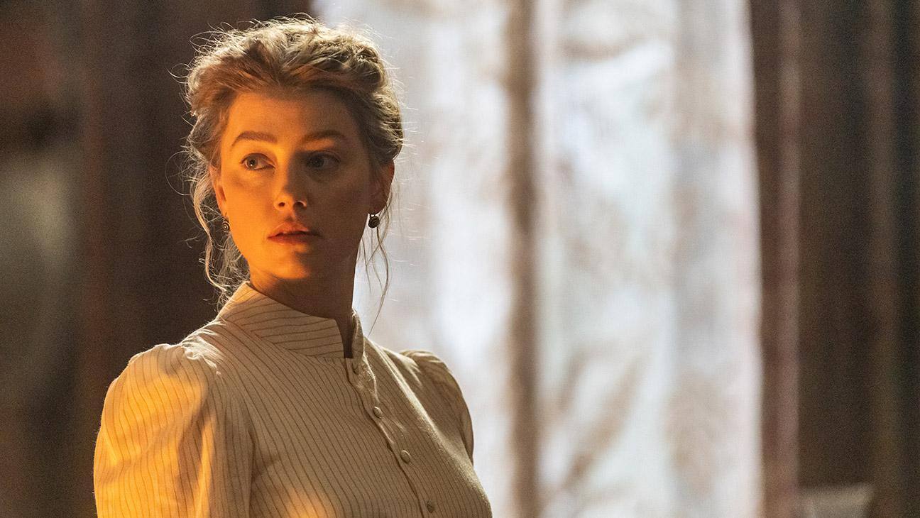 Atriz Amber Heard no filme 'In the Fire', que marcou seu retorno ao cinema