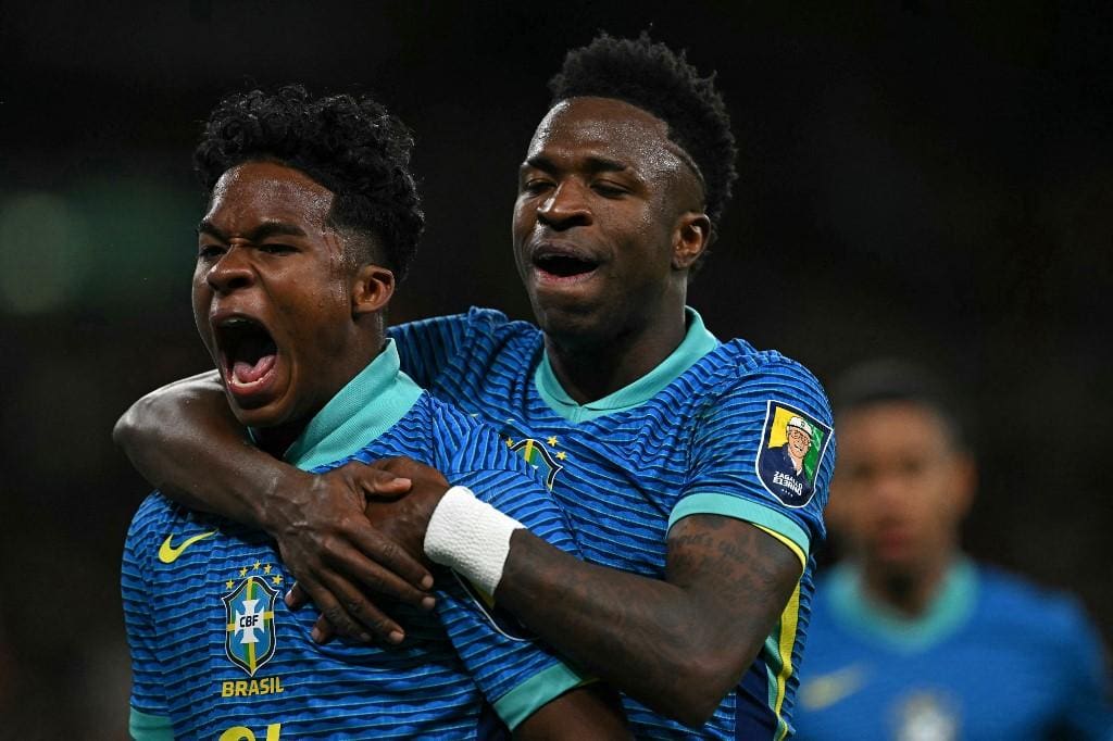 Com um futebol organizado, a seleção brasileira venceu o time inglês por 1 a 0 no lendário estádio de Wembley