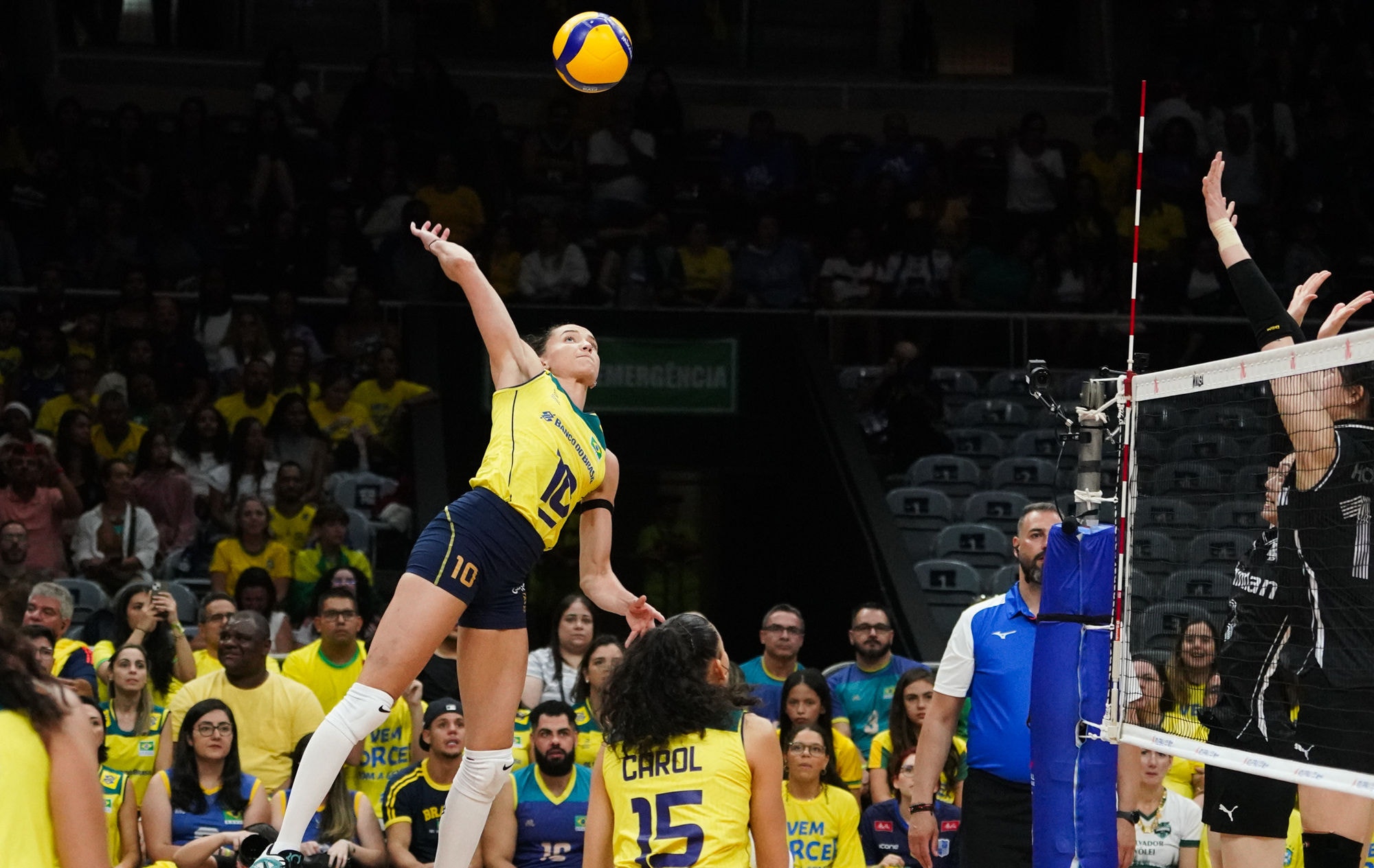 Gabi deve ser uma das principais opções da seleção brasileira feminina diante da Polônia, pela VNL