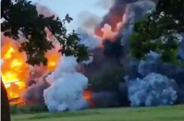 Caminhão tanque explode