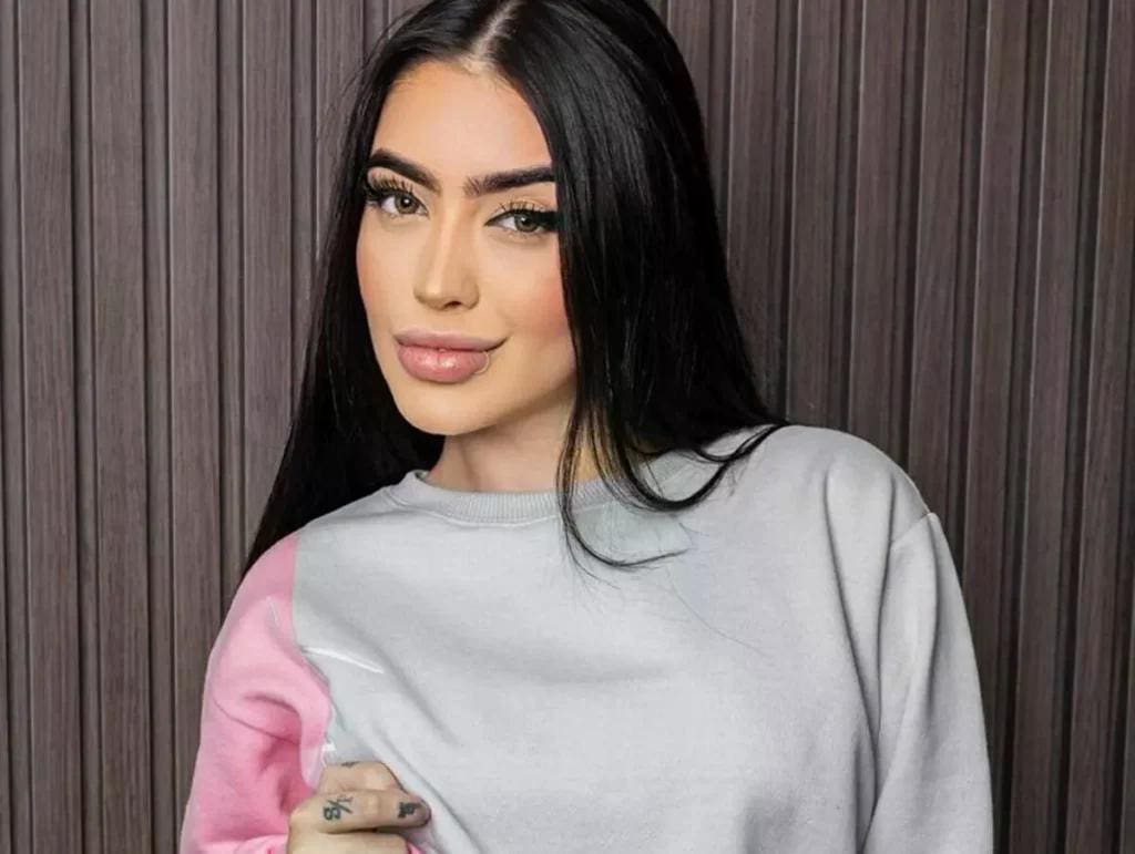 De fio-dental, MC Mirella sensualiza com dancinha na web: “Eita mulher”