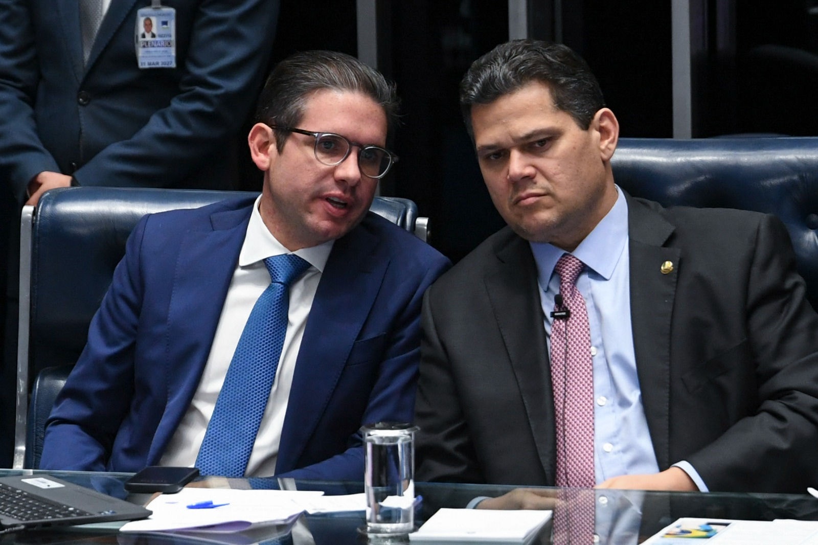 Hugo Motta e Davi Alcolumbre se reúnem com a ministra Gleisi Hoffmann para tratar do projeto de lei que amplia faixa de isenção do IR
