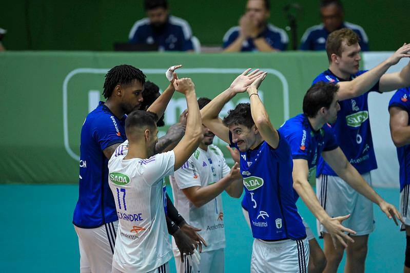Cruzeiro vence o Joinville pela Superliga masculina de vôlei no Riachão, em Contagem