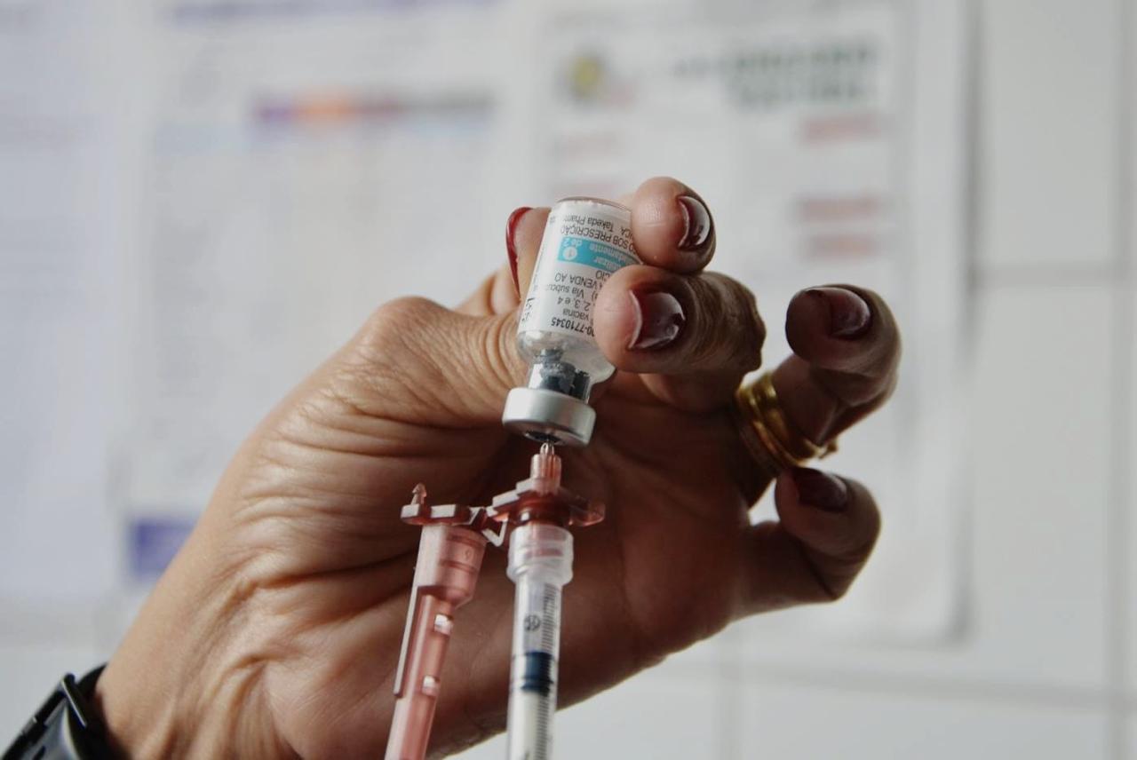 Imunizante contra a dengue está sendo aplicado em crianças e adolescentes entre 6 e 14 anos