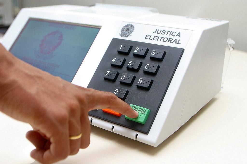 Urna eletrônica: É possível pedir o voto em trânsito em apenas um ou nos dois turnos de votação