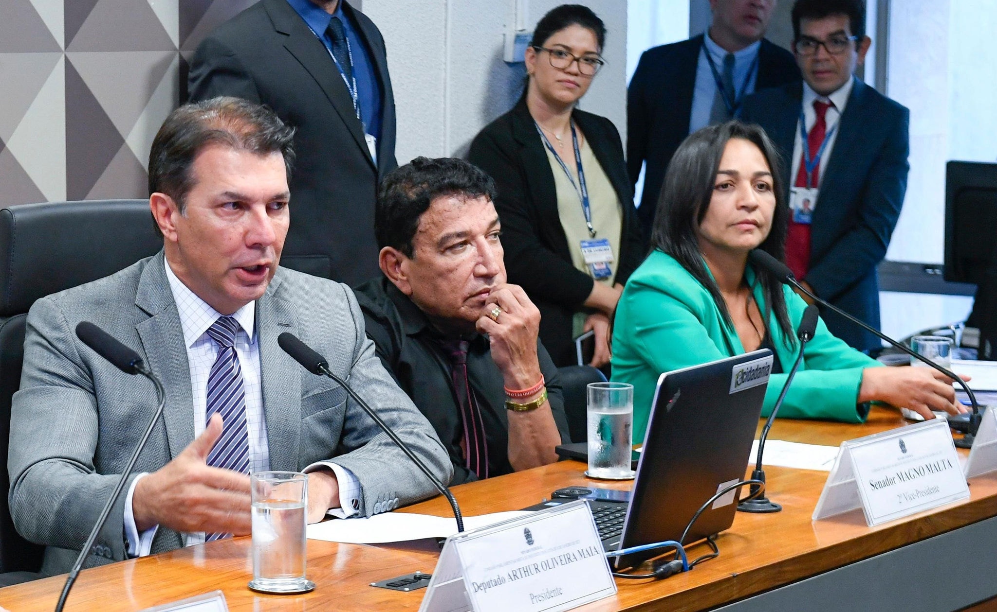 Na imagem, a cúpula da CPMI do 8 de janeiro: deputado Arthur Oliveira Maia e senadores Magno Malta e Eliziane Gama
