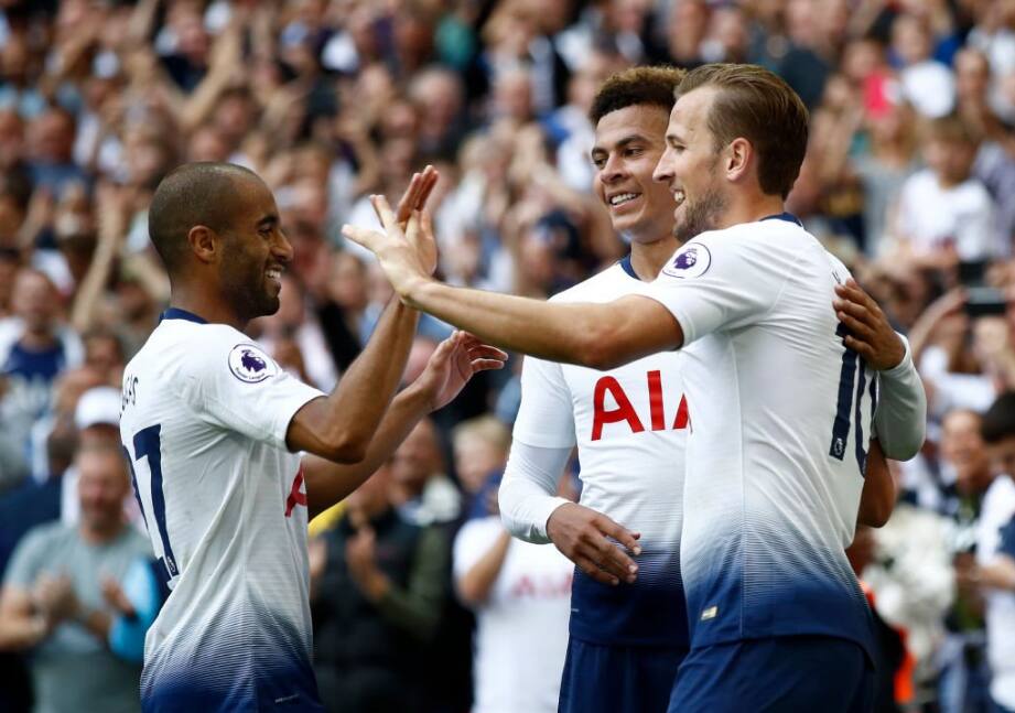 Lucas marca, Kane encerra a 'maldição de agosto' e Tottenham vence pelo Inglês