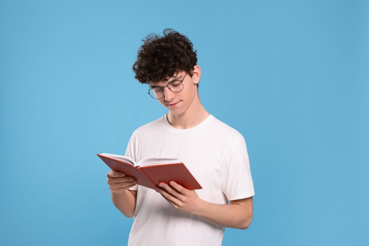 Ler obras literárias com conteúdo histórico permite ao estudante refletir sobre o passado com mais interesse