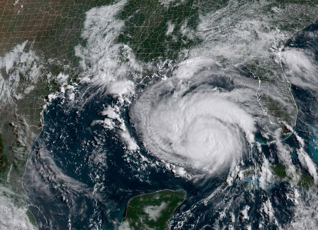 Imagem do furacão Ida feita por satélite neste sábado (dia  28)