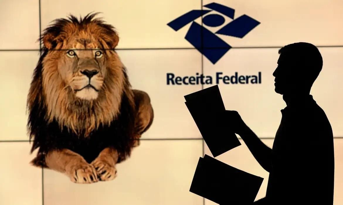 Contribuintes precisam separar os documentos para acertar as contas com o "leão"