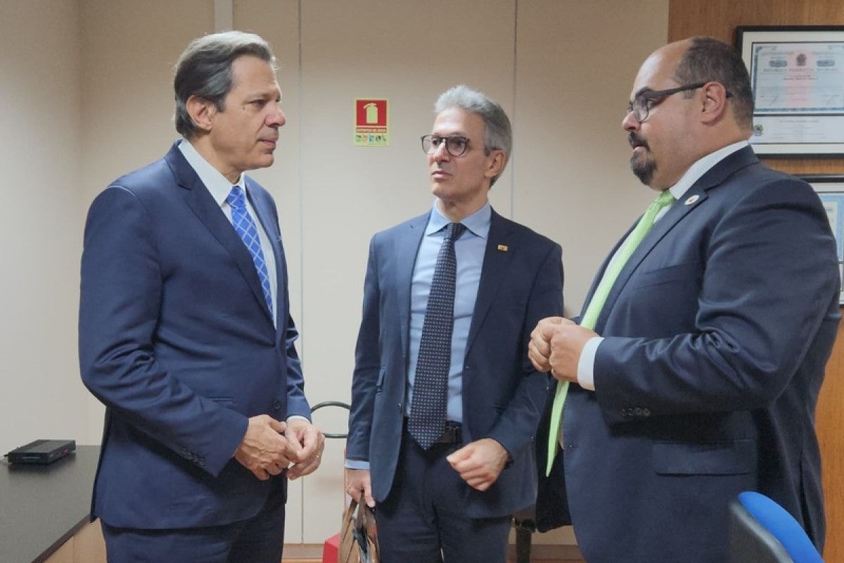 O ministro da Fazenda, Fernando Haddad, o governador Romeu Zema (Novo) e o vice-governador Mateus Simões (Novo) em reunião em Brasília ainda em 2023