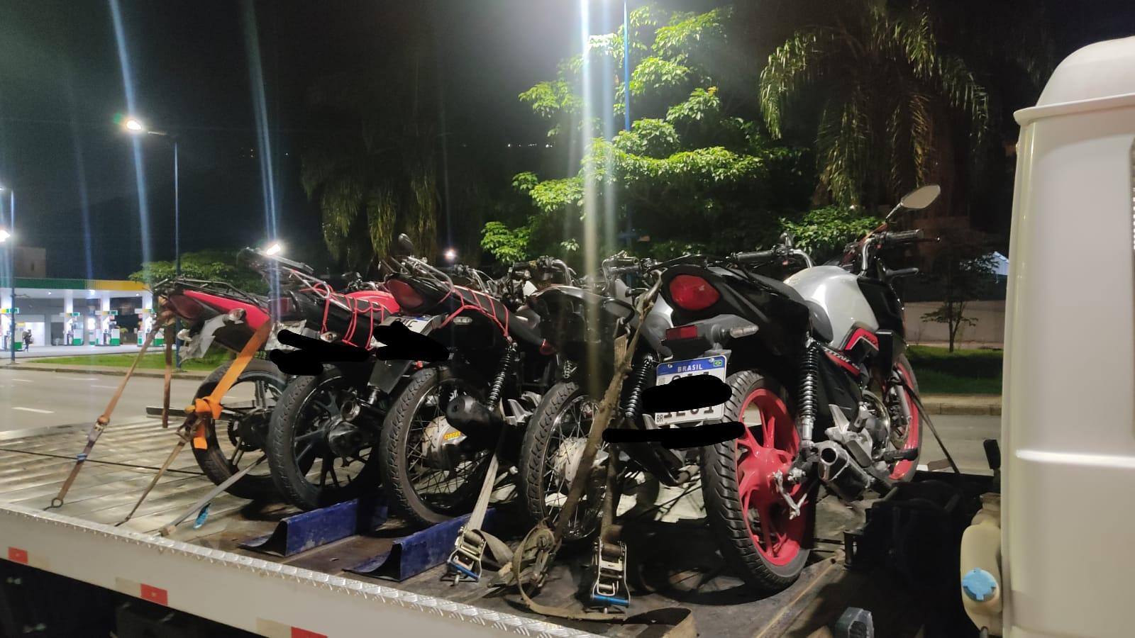 Motos apreendidas em Poços de Caldas durante 'rolezinho'
