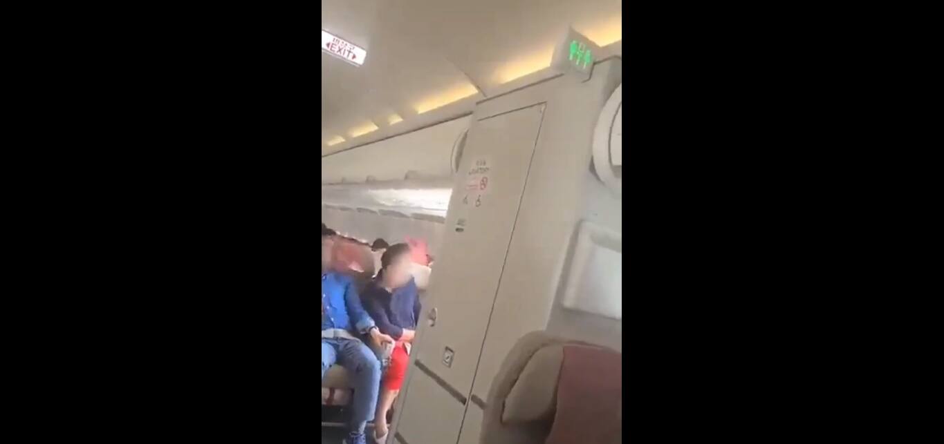 Passageiros passaram mal após homem abrir porta de avião em pleno voo na Coreia do Sul