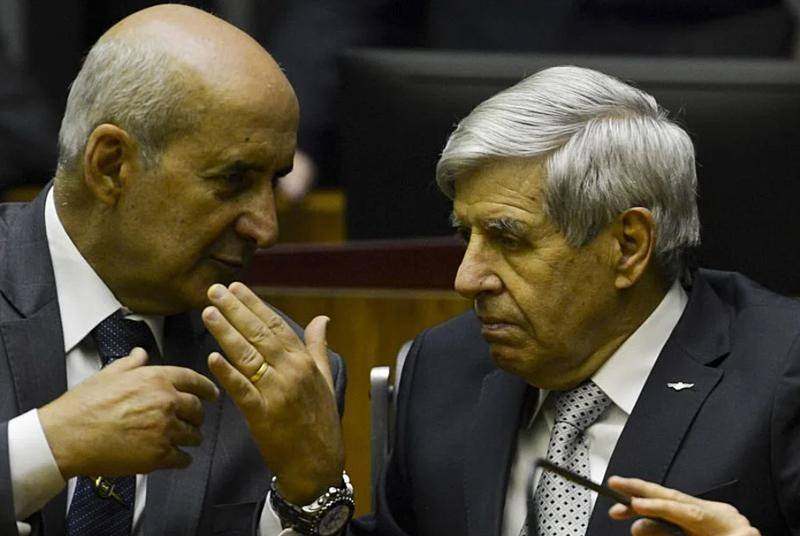 Os generais Luiz Eduardo Ramos e Augusto Heleno são apontados como comandantes de conspiração contra a urna eletrônica