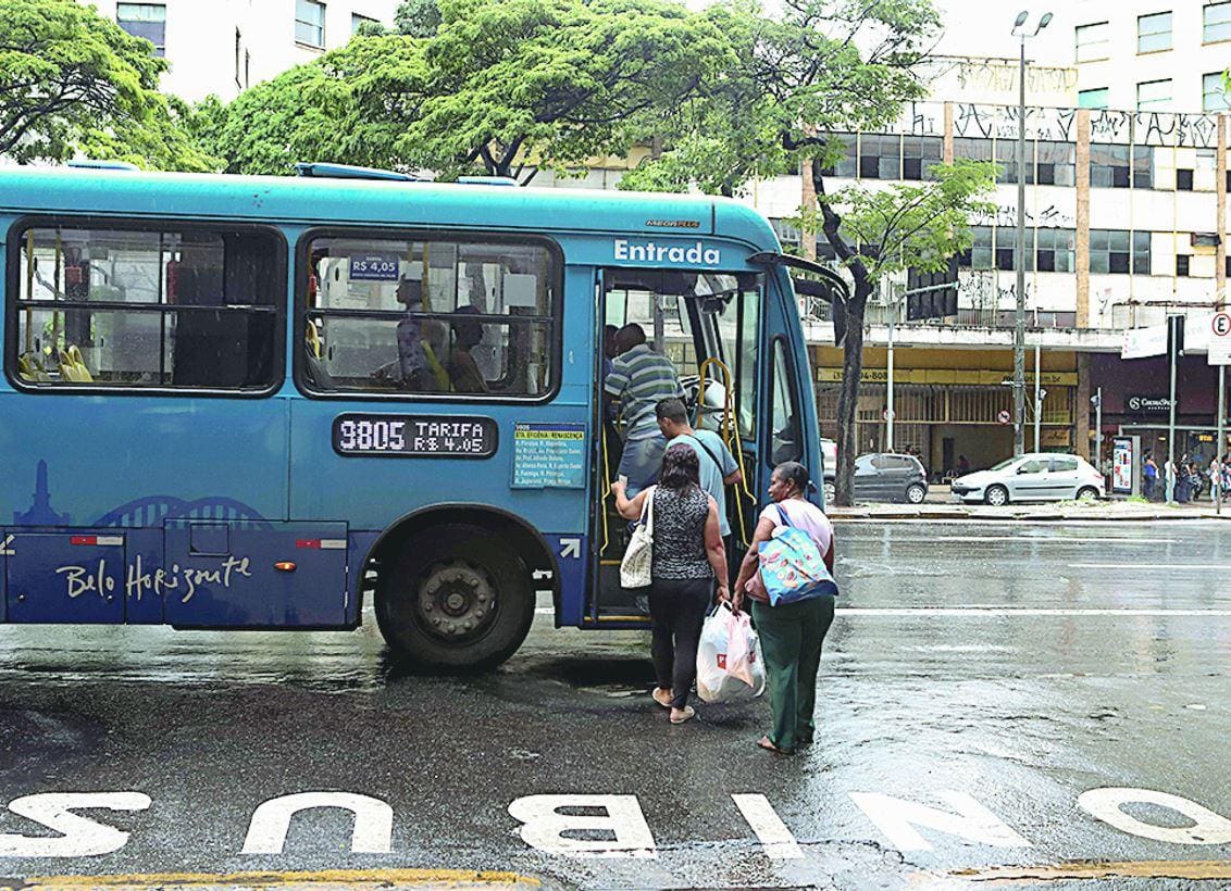 Justiça mineira suspende aumento de passagem de ônibus em BH
