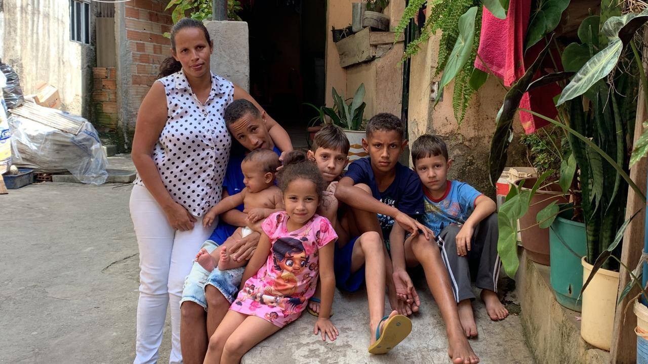 Raquel Ferreira de Araújo, de 36 anos, é mãe de cinco filhos e cuida de dois sobrinhos; ela mora na Vila Barraginha e tem medo dos efeitos da chuva