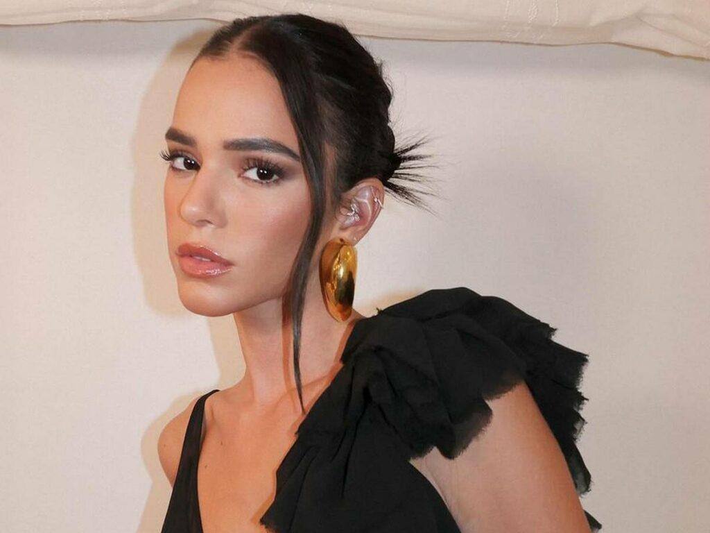 Bruna Marquezine relatou ter dificuldades para aceitar as suas conquistas profissionais