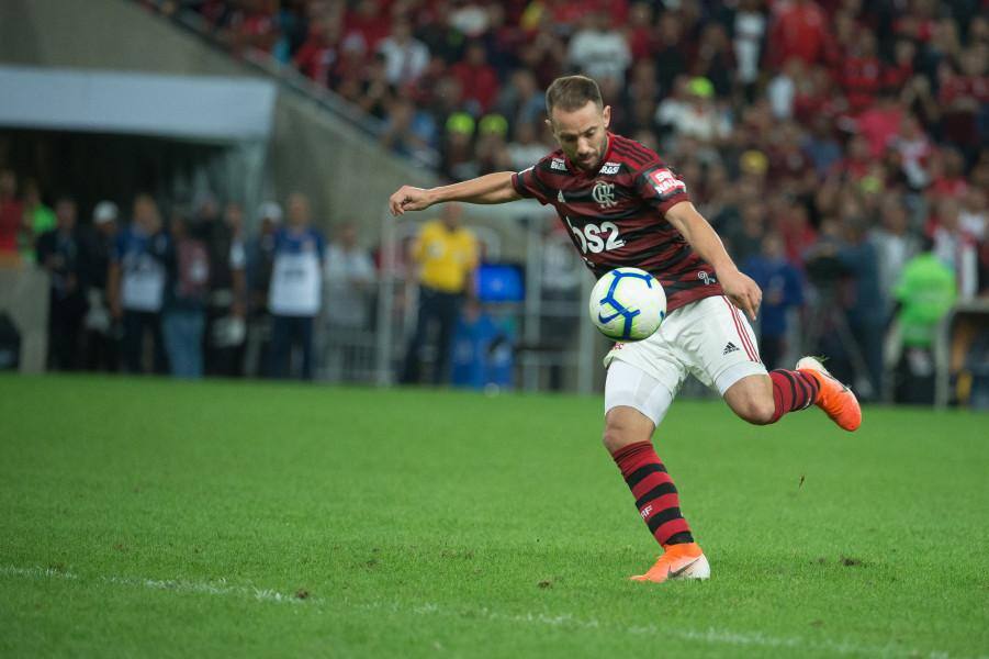 Meio-campista rubro-negro deve ser baixa no time de Jorge Jesus