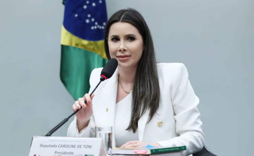 A deputada Caroline de Toni (PL-SC) foi eleita nesta na quarta-feira (6) presidente da Comissão de Constituição e Justiça e de Cidadania (CCJ) da Câmara dos Deputados