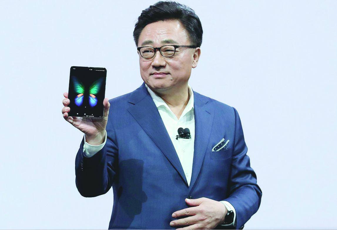 Nova funcionalidade Além da tela, Galaxy Fold traz duas baterias internas e seis lentes de câmeras por todos os lados