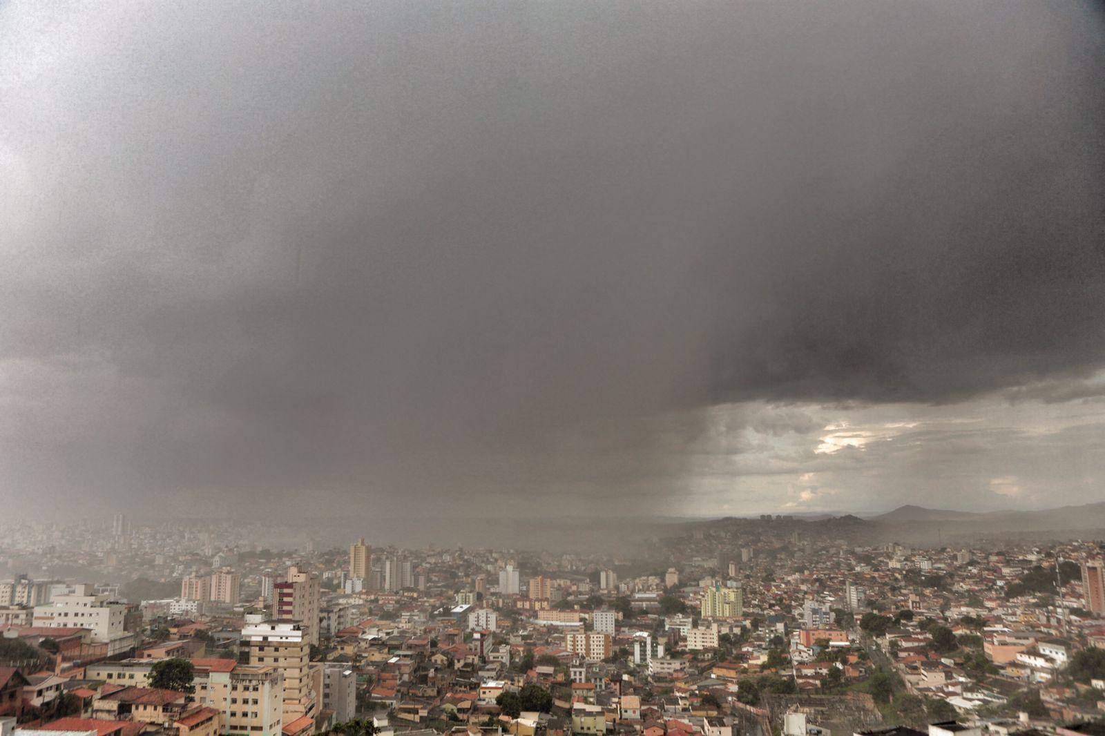 Chuva na região Leste de BH nesta segunda-feira (18)