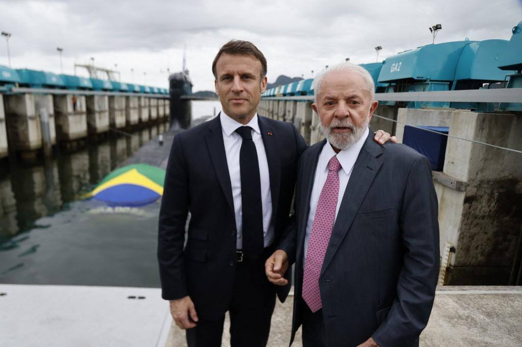 Lula e Macron durante cerimônia inaugural do submarino Tonelero (S42), que faz parte de uma parceria estratégica inédita entre os governos da França e do Brasil