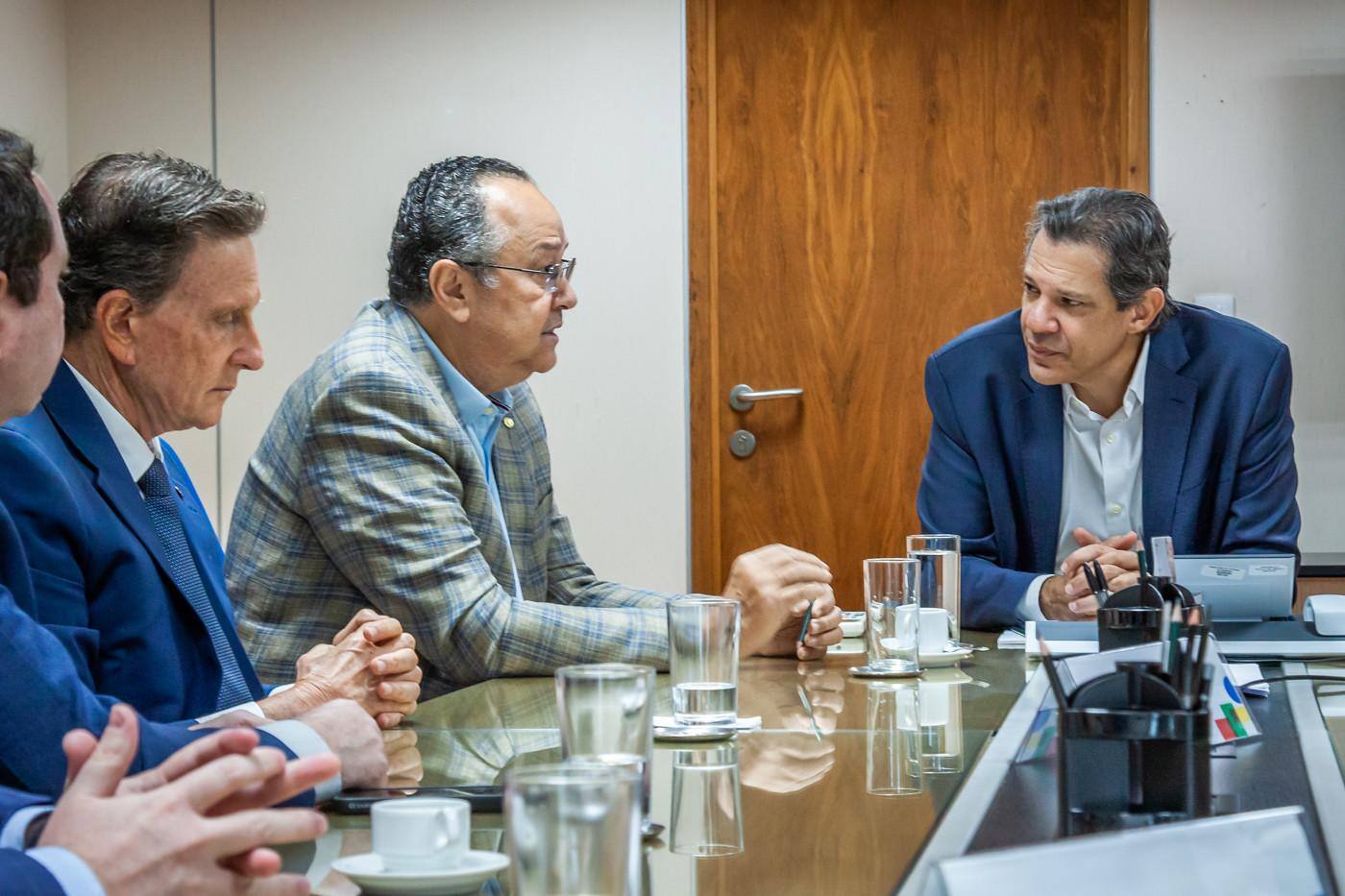 Fernando Haddad em reunião com deputados da Frente Parlamentar Evangélica