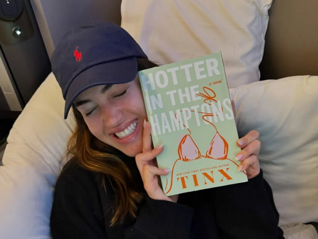 Hotter in the Hamptons é um romance escrito pela influencer Tinx