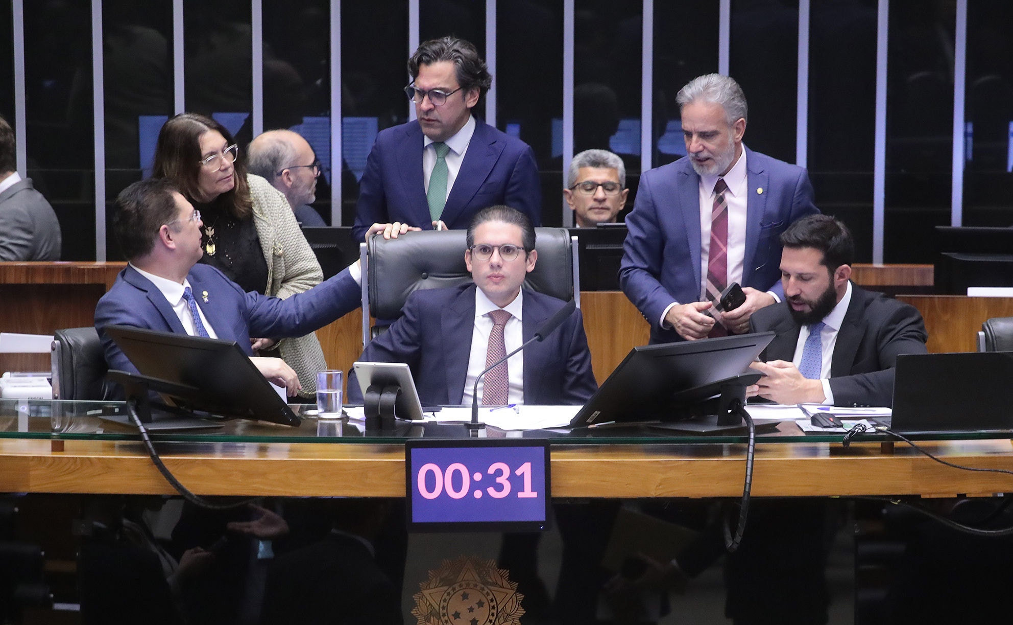 O movimento de derrubada dos decretos do governo Lula sobre o IOF foi iniciado pelo presidente da Câmara dos Deputados, Hugo Motta