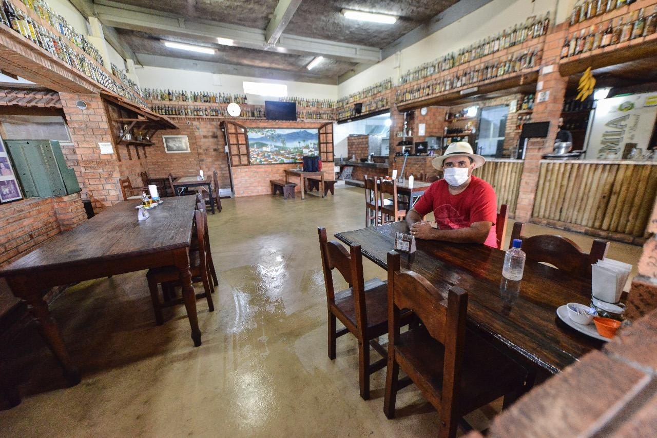 Sócio-proprietário do restaurante Edinardi Pereira Torres sofre prejuízos com os arrombamentos