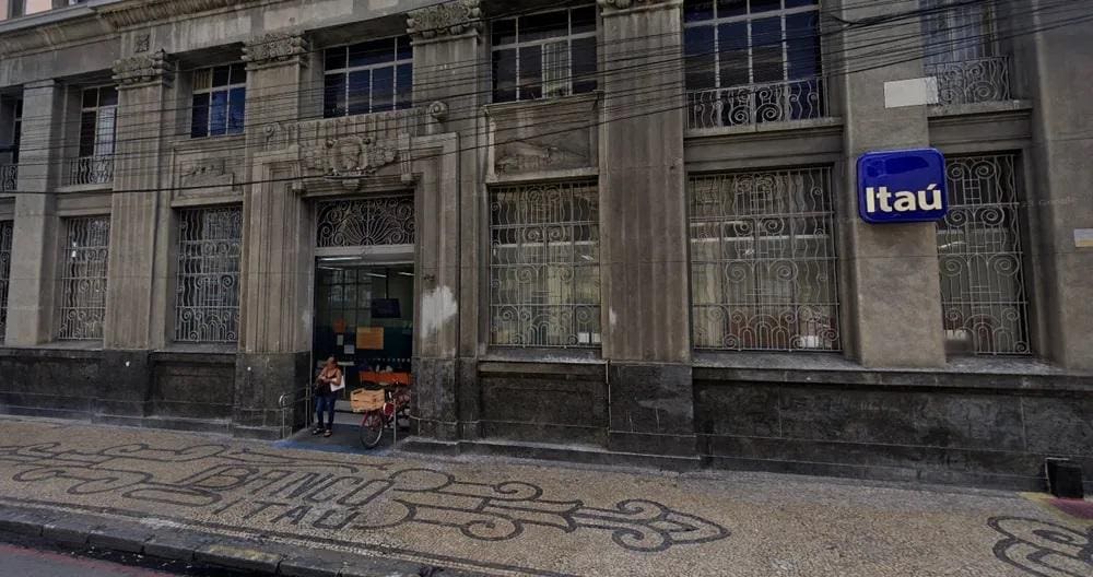 cliente fica 'preso' em banco por mais de 2 horas no Centro de Recife