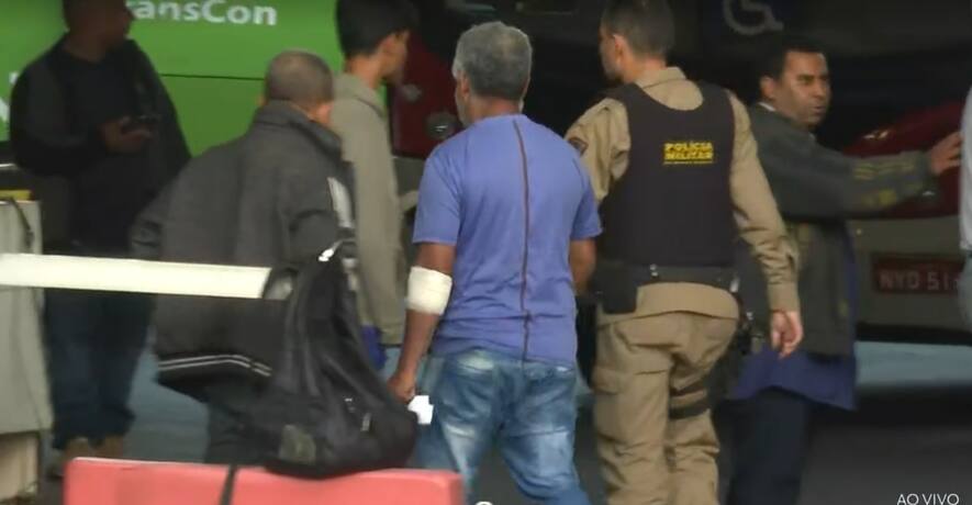 Homem ferido chegou à Transimão em uma viatura
