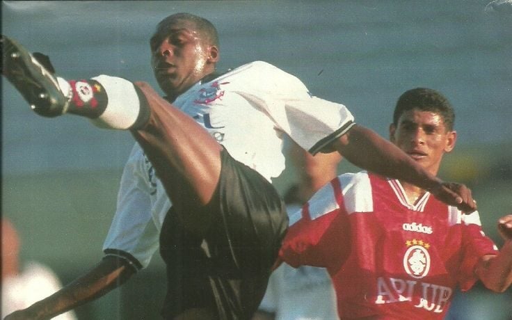 Ídolo do futebol sergipano, Sandoval defendeu também Internacional, São Paulo, Coritiba e Atlético-PR antes de encerrar a carreira no Guarany de Porto da Folha, sua cidade natal. (Foto: Internacional)