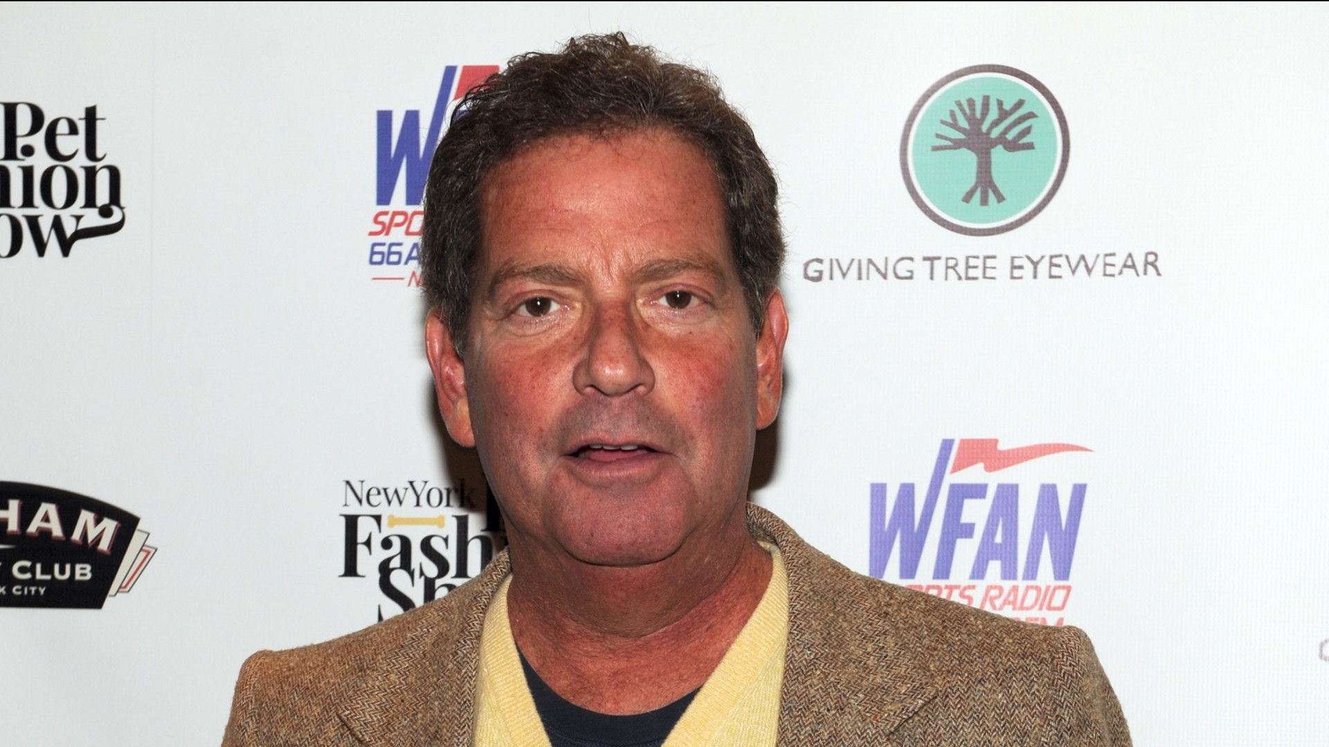 Morre Hiram Kasten, comediante e ator de 'Seinfeld' e 'Segura a Onda'