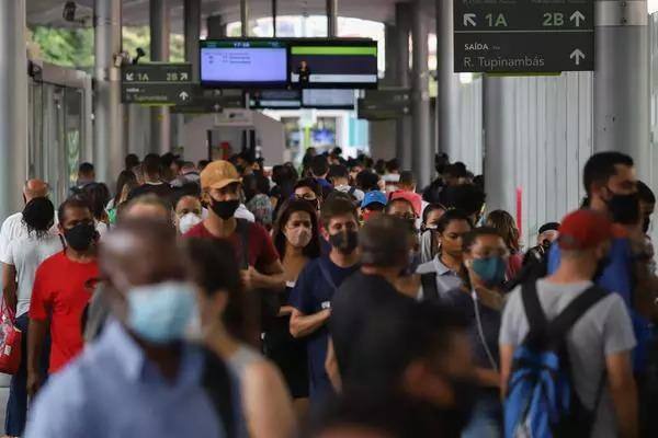 Horários de ônibus em BH continua reduzido na pandemia