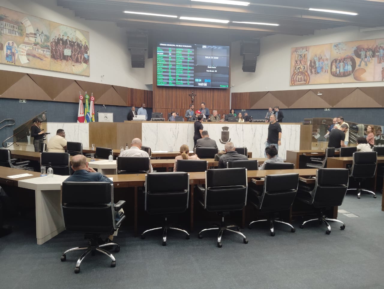 Obstruções e abstenções marcaram votações de projetos de interesse da prefeitura na Câmara de BH