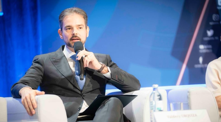 Valdecy Urquiza, de 43 anos, é delegado da Polícia Federal desde 2007 e possui experiência em cooperação internacional.